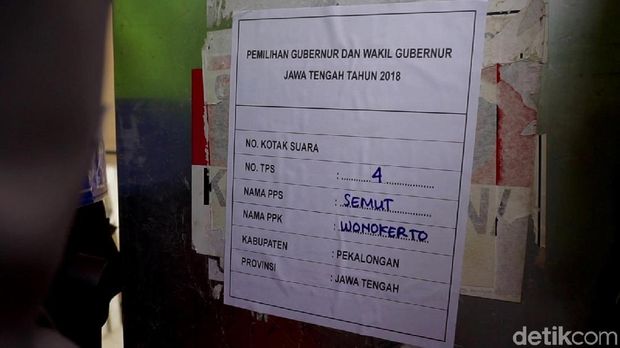 Antar Logistik Pilgub, Petugas di Pekalongan Susuri Hutan Bakau