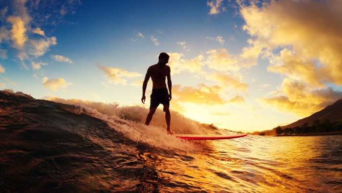 Ini Tempat-tempat Surfing Favorit Turis di Indonesia