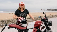Motor XSR700 ala Miss Biker ini cukup unik. XSR700 dilabur warna airbrushed merah dan putih. Terdapat jok kulit, knalpot Virex Craft, serta aksesori dari Motorcycle Storehouse, Free Spirits dan Rizoma. Foto: Dok. Yamaha