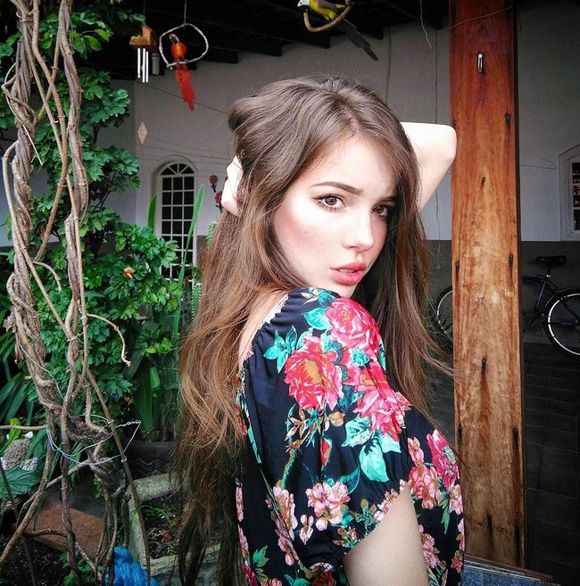 Bagaimana menurutmu dengan penampilan menawan Jhulia? Foto: Instagram @jhulia_pimentel