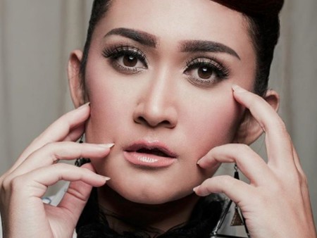 Nafa pun mengaku masih nyaman sendiri meskipun banyak pria yang jatuh hati kepadanya. Dok. Instagram/nafaurbach