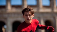Pemeran Peter Parker dalam film Spiderman, Tom Holland, rupanya tak sekadar lincah di film, tapi juga di kehidupan aslinya. Foto: Instagram/tomholland2013