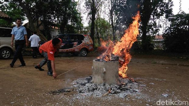 KPU Purworejo Musnahkan Ribuan Sisa Surat Suara 
