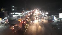 Untuk Jl Subrantas sebagai pintu masuk Pekanbaru wilayah barat, juga lampu jalan modar alias madi. Pun demikian, di tepi badan jalan masih banyak papa reklame yang menggunakan cahaya listrik. Sehingga badan jalan tersebut masih bisa terbantu penerangannya.