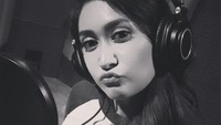 Duh, Nafa ngefans atau naksir sama Iqbaal nih? Dok. Instagram/nafaurbach