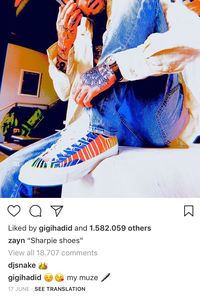 Gigi Hadid menulis 'My Muze' dan membubuhkan dua emoji salah satunya emoji 'kiss' dengan simbol hati.