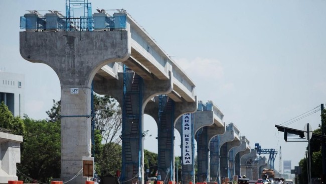 Fakta Seputar LRT Dibangun Pakai Tiang Tinggi-tinggi