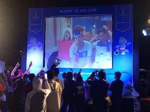 Berdendang Riang Sambil Nikmati Nobar Piala Dunia