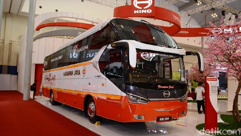 Karoseri Laksana dengan sasis Hino Foto: Hino Karoseri Laksana dengan sasis Hino Foto: Hino