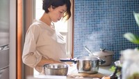 Memasak selama 30 menit ternyata bisa membantu juga lho. Tapi ingat lho, ini tergantung juga dari seberapa besar intensitas kegiatan yang kamu lakukan. Ya, namanya juga usaha. Dikutip dari Spark People. Foto: iStock