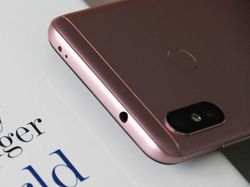 Penampakan Redmi 6 Pro Berkamera Ganda dan Berponi