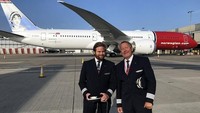 Keduanya memang bekerja sebagai pilot untuk maskapai Norwegian Air. Mereka berdua sukses menerbangkan pesawat Boeing 787 Dreamliner berisi 320 orang penumpang milik Norwegian Air dari London, menuju ke New York, AS pada Rabu (6/6) lalu. (dok. Chase Burns/Norwegian)