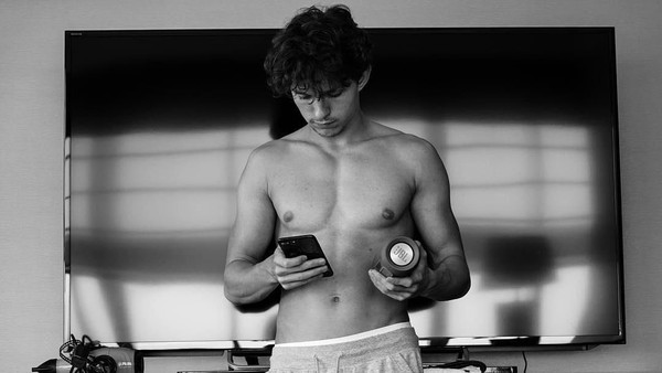 Foto: Rahasia Tom Holland Bentuk Otot dan Tubuh