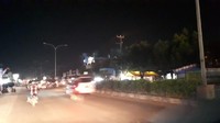 ‎Suasana kota Pekanbaru pada, Senin (25/6) malam hingga pagi (26/6/2018) seluruh jalan protokol masih gelap gulita. PLN Pekanbaru masih melakukan pemadaman karena tunggakan listrik belum juga dibayar pihak Pemkot.