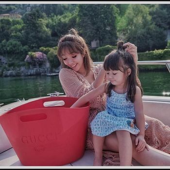 Gisella dan Gucci Bucket Bag.