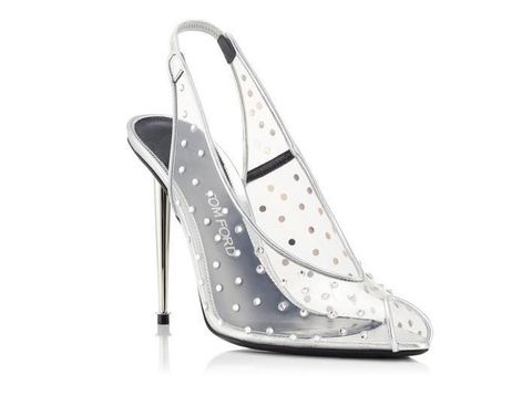 5 Sepatu 'Kaca' yang Bikin Kamu Merasa Seperti Cinderella