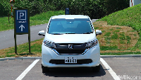 detikOto menemui mobil ini di jalanan Tomamu, Hokkaido, Jepang. Saat berkunjung ke kota kecil di Tomamu, Hokkaido pun mobil-mobil mungil dengan desain kotak seperti Freed masih banyak yang mengendarainya. Foto: Dina Rayanti