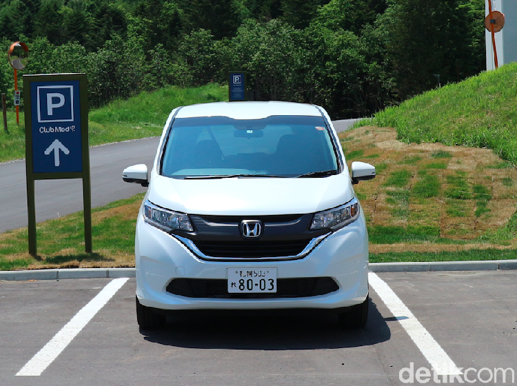 Honda Freed Model Baru di Jalanan Jepang, Kece Nggak?