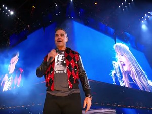 Enggan Munafik, Robbie Williams Akan Tampil di Qatar Selama Piala Dunia 2022