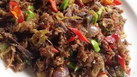 Nyam! Tumis peda suwir ini sekilas tampak seperti abon ikan ya. Pastikan Anda sedang tidak diet saat makan ini. Foto : instagram @almazyy