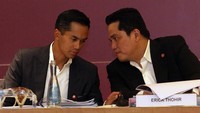 Komisaris Utama PT Intermedia Capital Tbk Anindya Novyan Bakrie bersama Direktur Utama PT Intermedia Capital Tbk Erick Tohir saat menggelar Rapat umum pemegang saham (RUPS) PT Intermedia Capital Tbk dan PT Visi Media Asia Tbk di Jakarta, Selasa (26/6). PT Visi Media Asia Tbk Pada Tahun 2017 perseroan mencatat pendapatan sebesar Rp 2,775 trilliun rupiah dari semula Rp 2,685 trilliun di Tahun 2016. Foto: dok. Viva