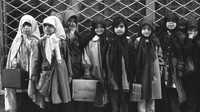 ada pembukaan pameran tahun 2018 di The Bronx Museum of the Arts, New York, Goodman menjelaskan bahwa ia ingin lebih jauh menangkap kekayaan budaya dan orang-orangnya. Ia melihat dunia yang berubah (Randy H. Goodman/Bronx Museum of the Arts/CNN Travel)