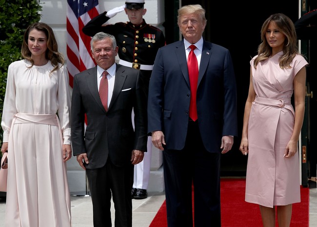 Ini menjadi momen kedua Raja dan Ratu Yordania mengunjungi pasangan Trump. Kunjungan sebelumnya dilakukan pada April 2017 lalu. Foto: Dok. Getty Images