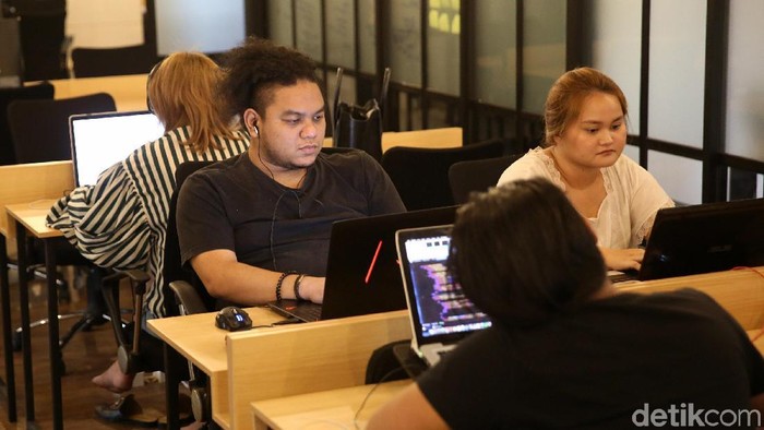 Ilustrasi suasana kerja startup. Foto: Agung Pambudhy Ilustrasi suasana kerja startup. Foto: Agung Pambudhy