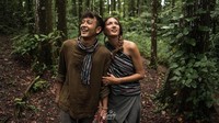 Istri dari Dimas Anggra, Nadine Chandrawinata. Yang suka alam bebas pun ikut kampanye tentang lahan 300 hektar di pulau padar mau di kelola perusahan swasta itu. Foto: Dimas Anggara dan Nadine Chandrawinata (Instagram)