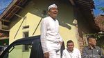 Dedi Mulyadi dan Keluarga Kompak Putih-putih