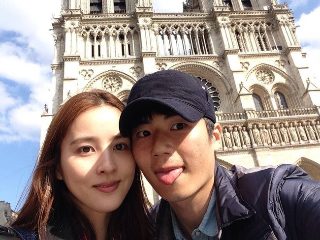 Sebelum menikah dengan kapten timnas, Hye Jin pernah menjalin asmara dengan penyanyi grup Brown Eyes Soul pada 2003 hingga akhirnya putus pada 2012. Foto: Instagram @underhiswings2016