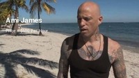 Ami James dibayar untuk mentato tubuh seseorang dengan bayaran US$ 500 atau setara Rp 7 juta/ jam. Successstory.com/Istimewa.