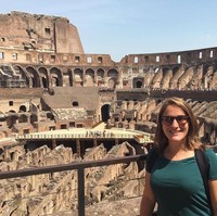 Ternyata hal itu bukan terjadi pertama kalinya pada Julia. Sebelumnya ia mengaku sempat mendapat atensi, pandangan, hingga nyanyian yang tidak membuatnya nyaman saat pertandingan pembukaan Piala Dunia 2018. Foto: Instagram @jujuguimaraes25