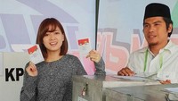 Chika Jessica juga nggak mau kalah nih. Foto: Artis Nyoblos (Instagram)
