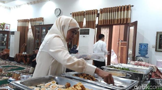 Khofifah sebelum nyoblos / 