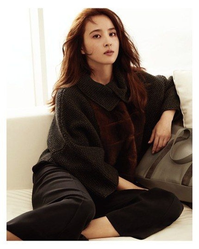 Hye Jin memulai debut aktingnya pada 2001, dan mulai populer pada 2005 setelah membintangi serial berjudul Be Strong, Geum Soon. Foto: Instagram @underhiswings2016