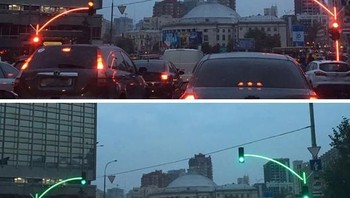 Lampu lalu lintas dengan desain panjang dan penuh warna membuat pengendara lebih awas. Foto: boredpanda