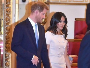 Pangeran Harry Tertangkap Kamera Tolak Pegang Tangan Meghan Markle