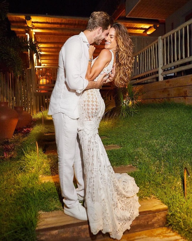 Kiper tim nasional Jerman di Piala Dunia 2018, Kevin Trapp, memiliki kekasih yang super seksi yaitu model Brazil Izabel Goulart. Izabel juga dikenal sebagai salah satu Victoria’s Secret Angels. Dia pernah menjadi salah satu angels pada periode 2005 hingga 2016. Foto: Dok. Instagram