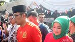 Suasana Haru Saat Kang Emil Sungkem ke Ortu Sebelum Nyoblos
