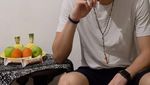 Pose Keren Pebasket Daniel Wenas, Kekasih Mikha Tambayong Saat Mencicipi Makanan