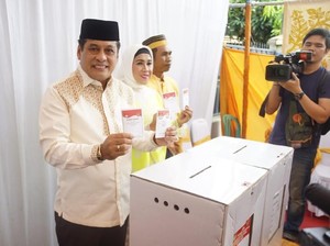 Mencoblos Pilgub Sulsel, Nurdin Halid Disambut Tari Gandrang Bulo