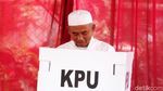 Berpeci Putih, Rahmat Effendi Nyoblos di Pekayon Bekasi