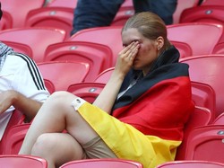 Tangisan juga mengalir dari pendukung Jerman. REUTERS/Pilar Olivares.