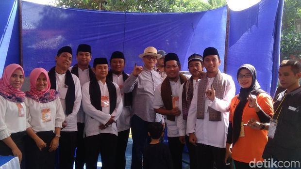 Ajak Cucu, Gubernur Banten Nyoblos Pilwalkot Tangerang