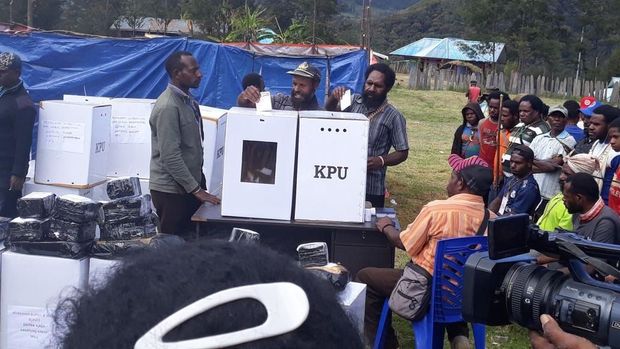Willem Wandik Klaim Kalahkan Kotak Kosong di Pilbup Puncak Papua