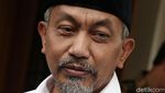 Momen Syaikhu Gendong Cucu hingga Pamer 3 Jari di TPS