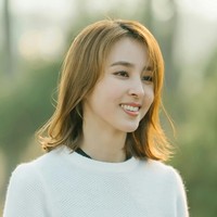 Aktris kelahiran Damyang, Jeolla, ini juga pernah mendapatkan penghargaan sebagai SBS Entertainment Awards: Excellence Award in a Talk Show pada 2012. Foto: Instagram @underhiswings2016