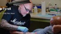 Ada pula Bob Tyrell seniman tato yang dibayar US$150 atau setara Rp 2.100.000/ jam. Successstory.com/Istimewa.