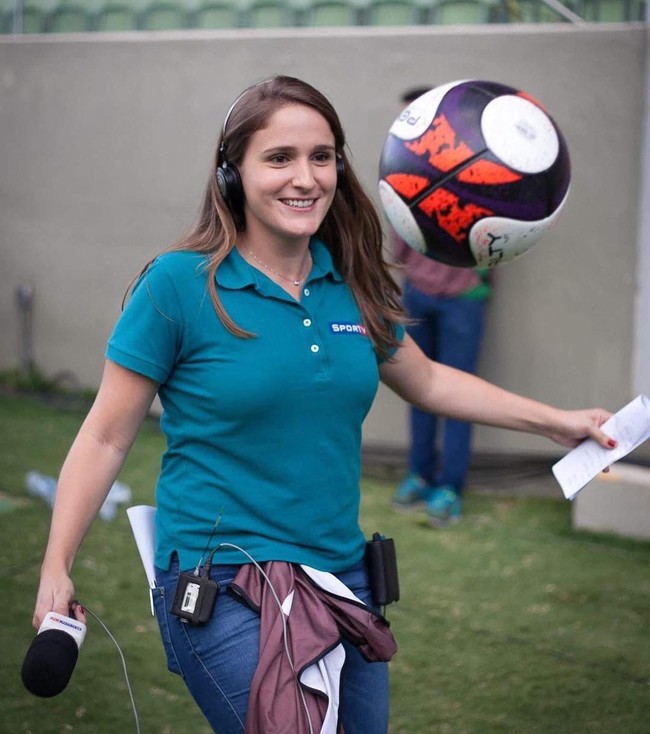 Ini mengerikan. Aku merasa tidak berdaya dan sedih. Kali ini aku merespon tapi sedih aku tidak mengerti mengapa orang merasa punya hak untuk melakukan itu, ungkapnya pada Golbo Esporte Foto: Instagram @jujuguimaraes25